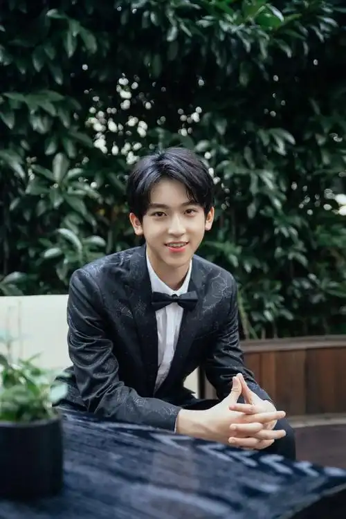 小湖北张俊一哭不出眼泪的时候那就把自己掐出来