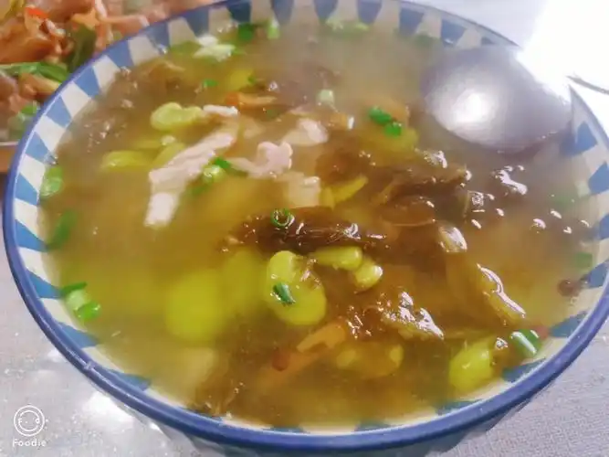 超级开胃的酸菜胡豆瓣肉片汤