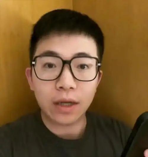 同样的行业,许美静与凤凰传奇,伍佰一起比较,差异显而易见