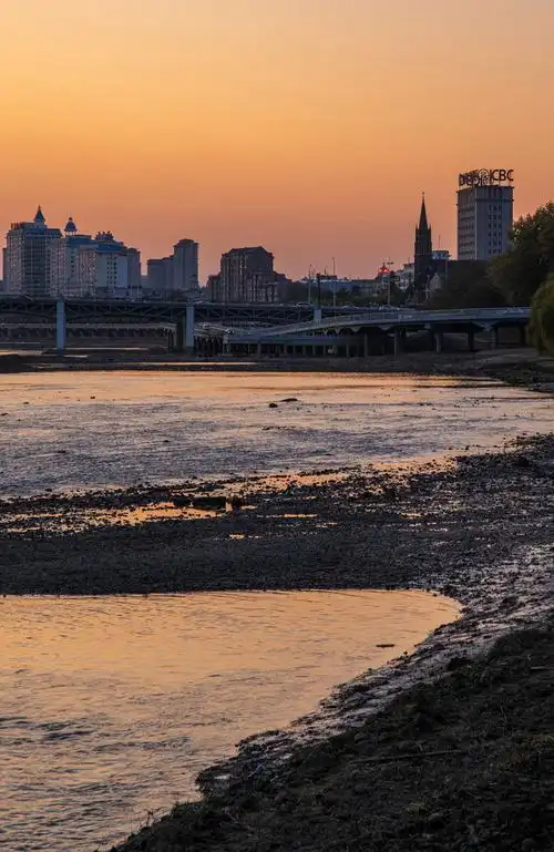 吉林松花江黄昏风光