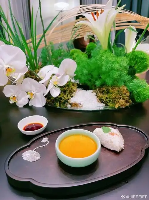 来自37哉的杭州新侨饭店,130年的苏州南园宾馆,72年的绍兴咸亨酒店三