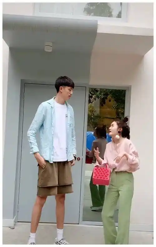 168205最萌身高差日常情侣装出门回头率百分百