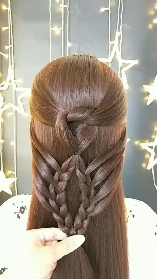 扎头发也能编出花样来,这样的发型个性十足!