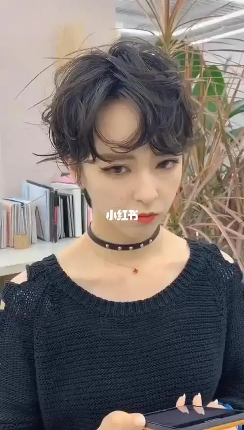 高级短发瘦脸摩根烫蓬松