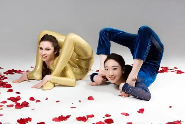柔术姐妹花高难度动作写真,两国柔术美女成姐妹