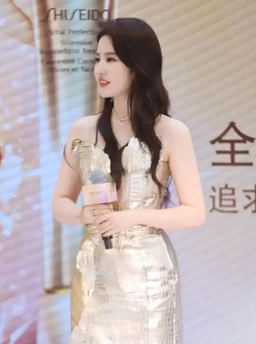 刘亦菲膀大腰圆早已不是神仙姐姐?看看她和杨幂的合照你就有答案