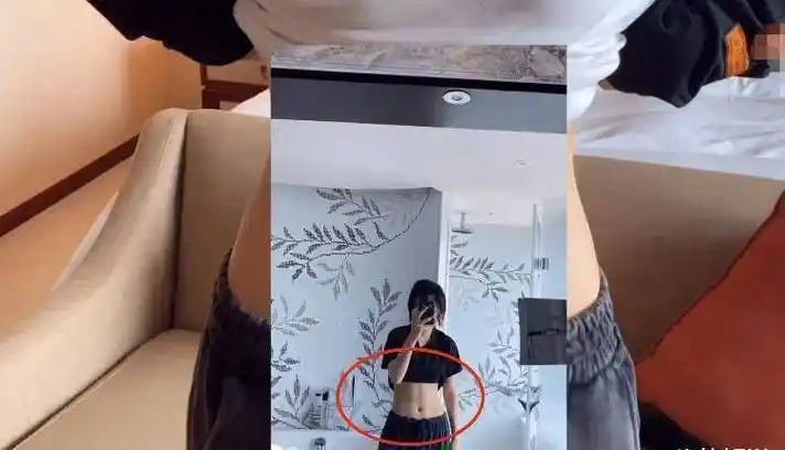 李斯丹妮是什么神仙艺人?晒腹肌训练教程,这腰是真实存在的吗?