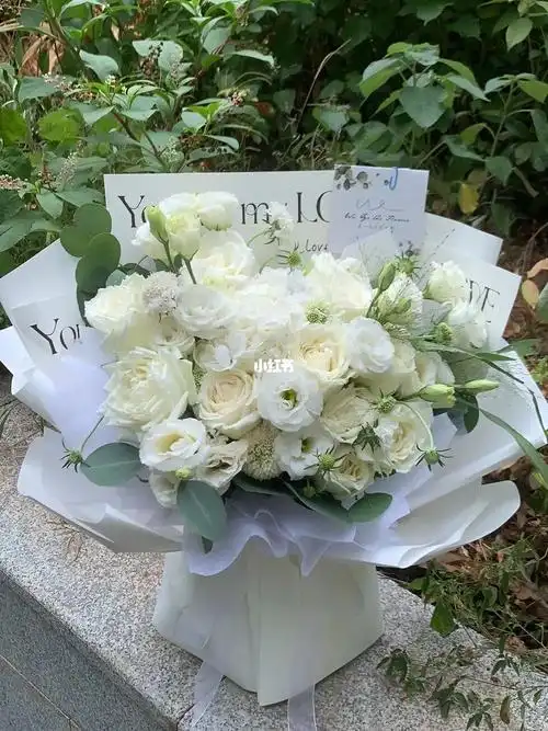 白色绣球白色系花束