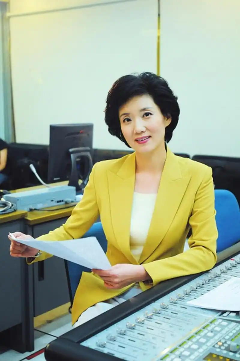 少女时代的央视新闻联播主持人李修平太纯了.