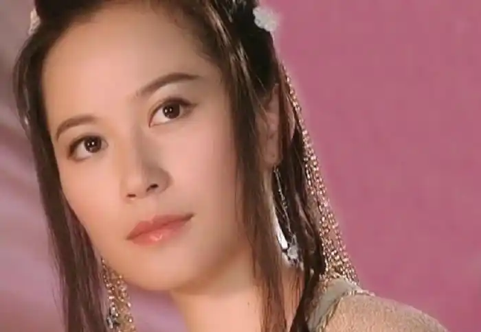 虽然她在这部电视剧中不是女一号,女二号,但她饰演的"惊鸿仙子"杨艳一