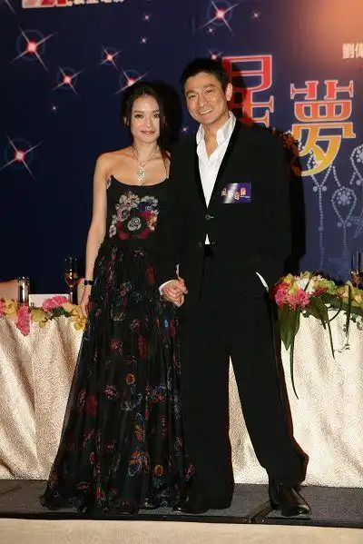 刘德华自爆爱收藏钻石 将来一年送老婆一颗