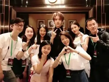 【王一博】不愧是合照杀手!