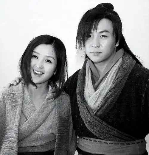 释小龙何洁分手13年后,一个身家过亿,一个捉襟见肘