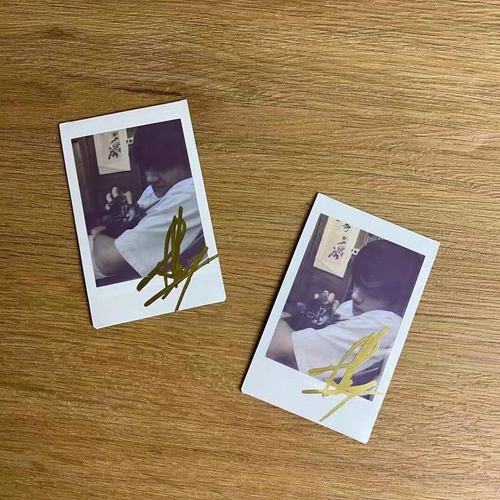 易烊千玺亲笔签名拍立得亲签保真粉丝应援周边产品正品收藏