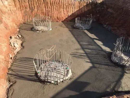 3,华荣路跨线桥13#桥台钢筋安装,9#承台桩头破除