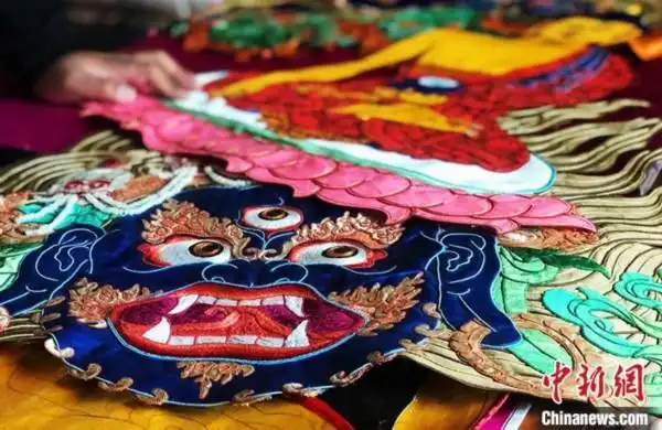 拉萨堆绣唐卡传承人罗布:高原古老"绣"技历久弥新