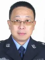 易小林(四川省崇州市公安局党组副书记)