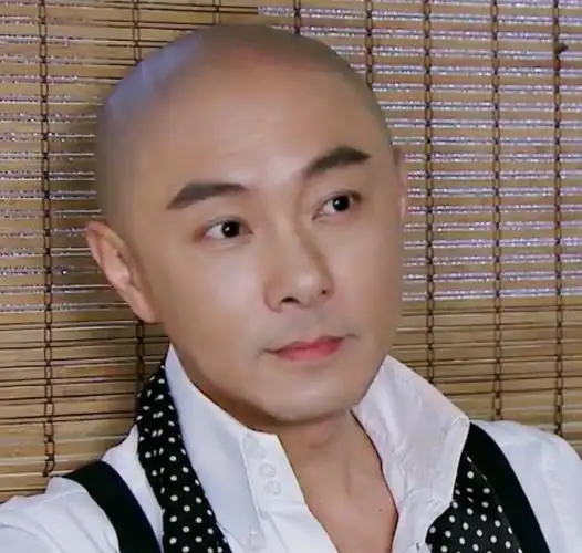 《大帅哥》播放量破亿,张卫健剃光头事件,再一次成功证明了自己