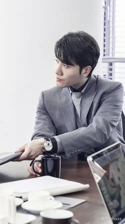 如何评价彭冠英在阳光之下中的表现