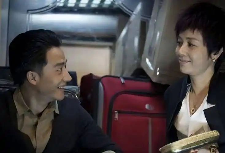 正是在蒋雯丽的帮助下,他才拍摄了《红高粱》等电影,他的事业才一步步