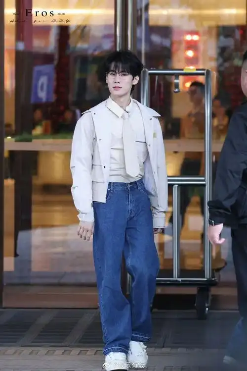 张真源戴眼镜好斯文败类