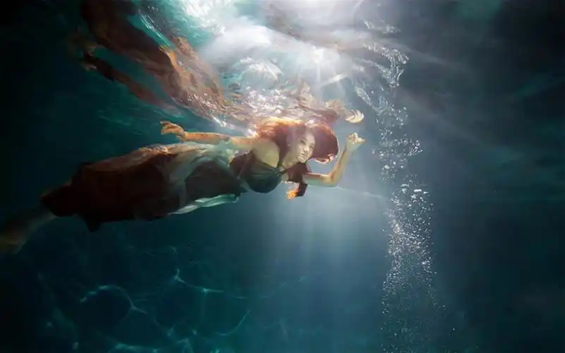唯美水下人物摄影图片第19张