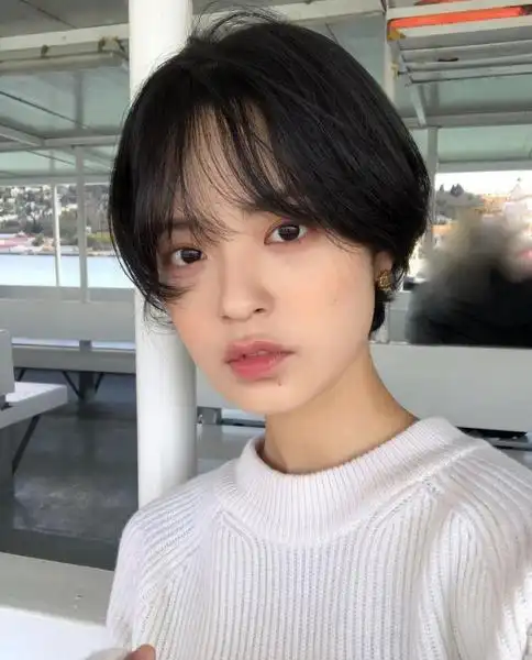 显瘦日式短发推荐,圆脸女生秒变小脸女神 - 北京辉艺美发学校