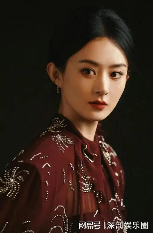 赵丽颖晒照宣传新电影姿态优雅超迷人笑容甜美有韵味