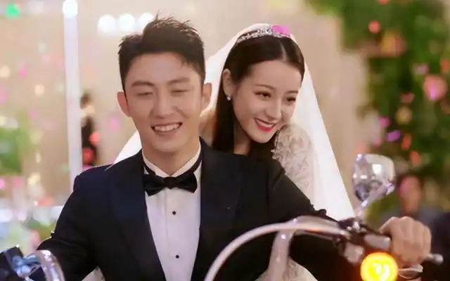 细心的网友发现,迪丽热巴那一对的孩子虽然被辟谣了,但是两个人的恋情