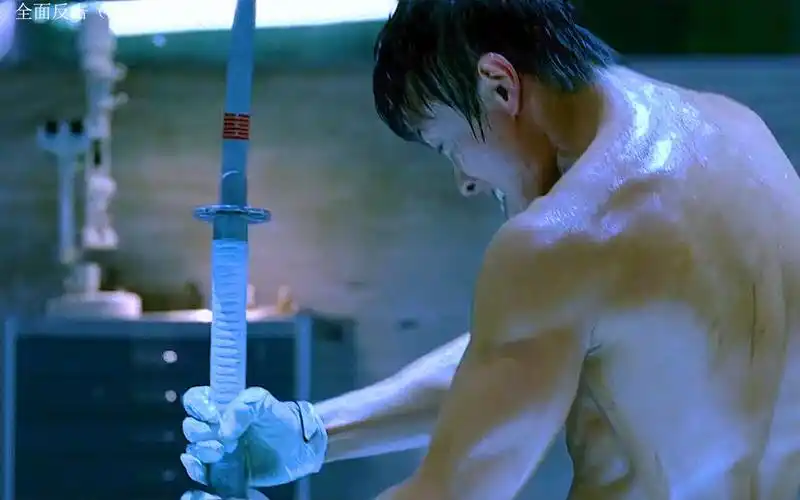 李秉宪饰演白幽灵