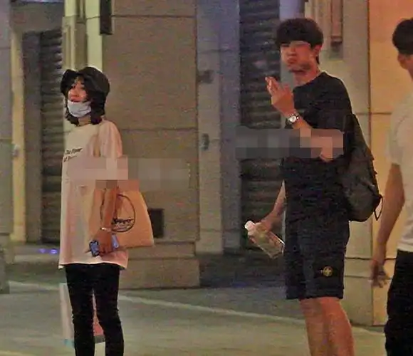 林更新烟瘾真大?与女神王丽坤就餐不停吸烟,对方还一直迁就他