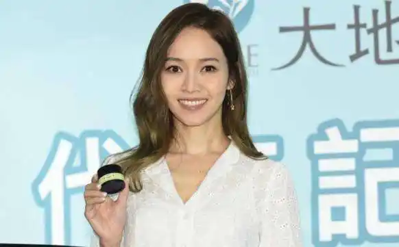 原创侯佩岑回应与昆凌撞图这句话被赞情商高网友周杰伦笑了