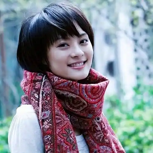 在《可凡倾听》早期访谈中,主持人与孙俪聊出道.