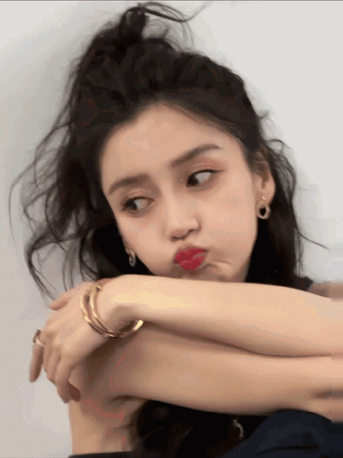 angelababy搞怪表情连拍##杨颖wink好甜