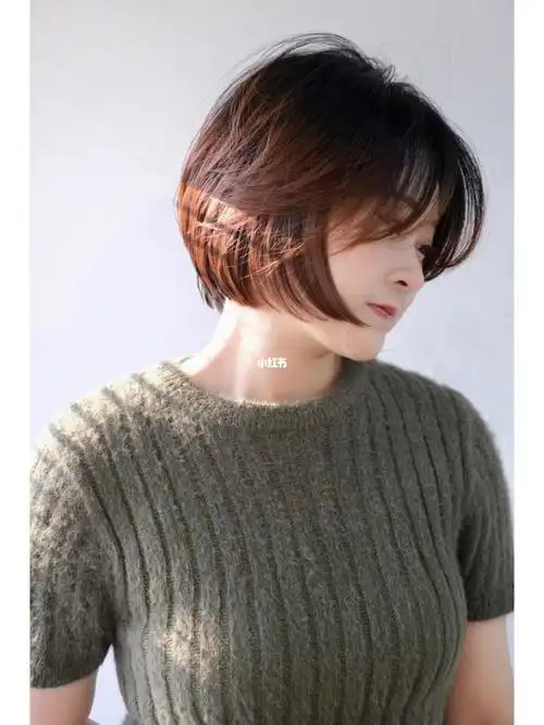 剪发日系女生短发