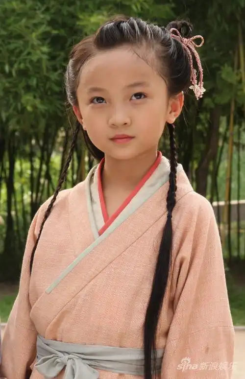 虽然算不上大美人,但颜值也够用了,想起美人心计里她演聂慎儿,林妙可