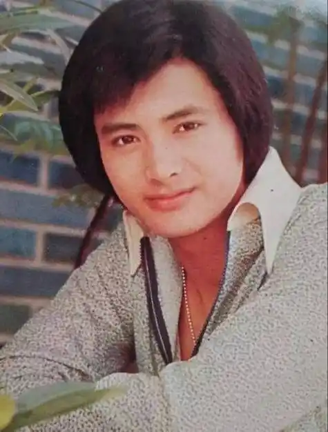 从"娱圈清流"到"人设崩塌",周润发就这样改写了自己的结局_网友_媒体