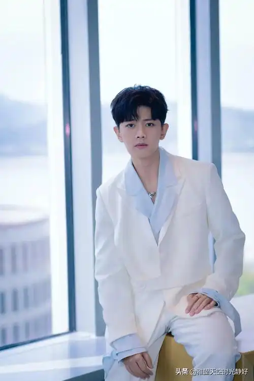 实力与偶像兼具 多才多艺 唱跳俱佳的全能男神～任嘉伦