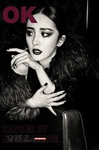 杨幂烟熏红唇浓妆 冬日皮草午夜尤物