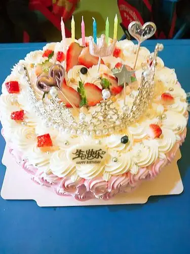 蛋糕好漂亮,小美女最喜欢的皇冠蛋糕