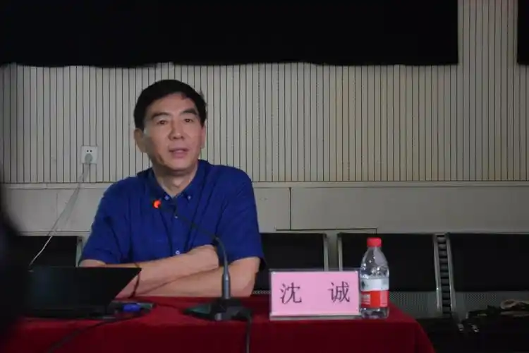 开课了.大师们对我们学员轮番的轰炸灌输(各位老师上课图片)