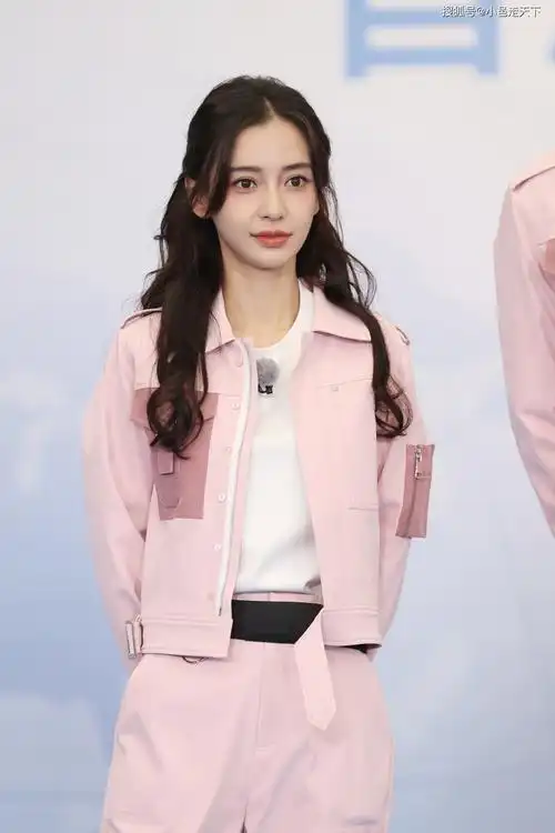 杨颖粉色套装奔跑吧剧照合集