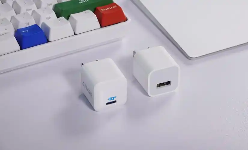 苹果iphone 11充电头毫无诚意,anker nano 18w来救急_充电器