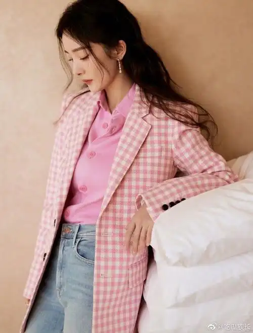 杨幂粉色格子西装造型##杨幂多巴胺穿搭