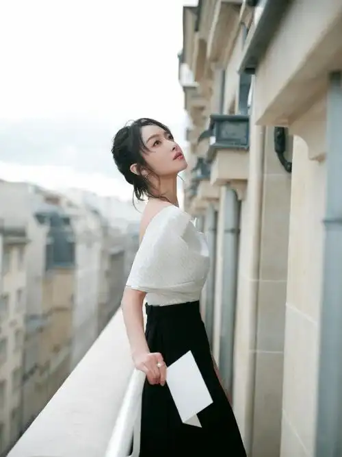 lv秋冬24女装秀##宋茜巴黎时装周