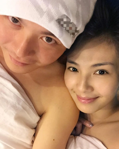 图刘涛丈夫晒夫妻床照网友大呼夫妻生活终于落实