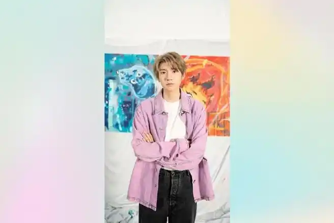 官网也对王源和他的绘画作品做了英文介绍,一起来看看迪士尼是如何描