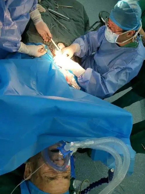 泌尿外科为一位95岁高龄患者顺利完成手术