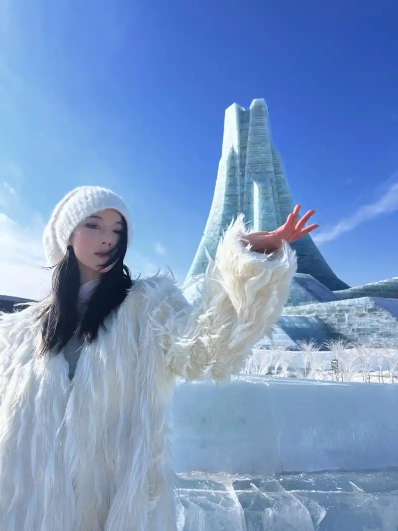 张馨予这组照片像冰雪女神