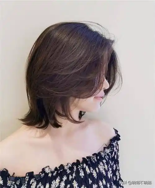 风格减龄,显美,不挑年龄重点:打造颊边层次感,适当增加碎发推荐发型二